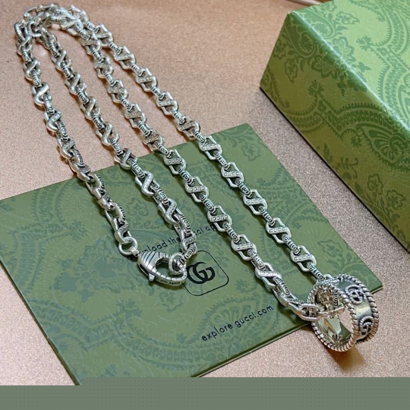 G*u*i necklaces